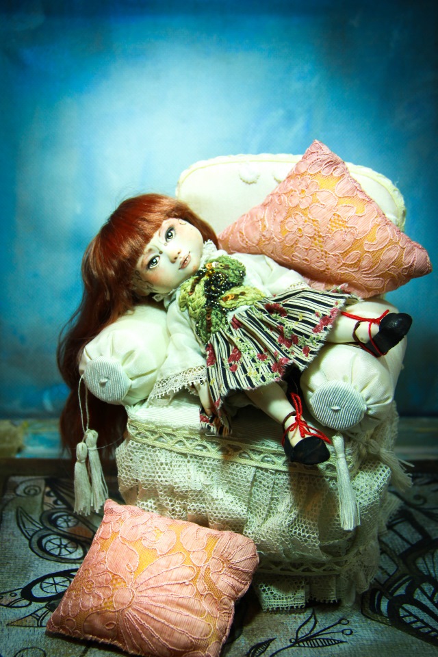 Новое платье и прическа для Кори. Шарнирная авторская кукла