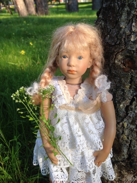 Сири в сосновом лесу. Siri mini club A. Himstedt