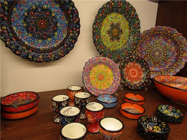 Капустка в посудной лавке с видом на Барселону