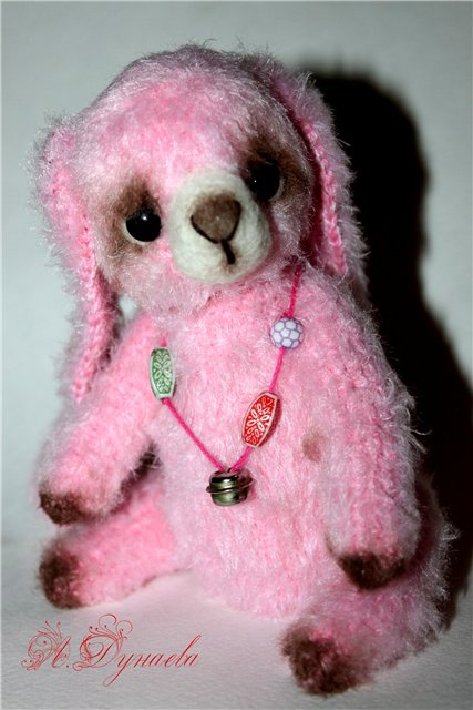 Зайка Надюша - игрушка вязанная крючком (фото 3)