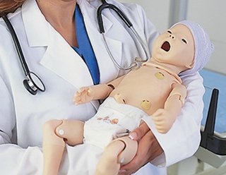 На каждого Бармалея свой Айболит или Куклы Гиппократа. От старинных диагностических кукол до современных медицинских