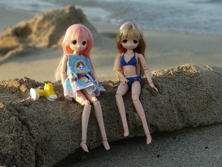 Девочки мамачап на Средиземном море