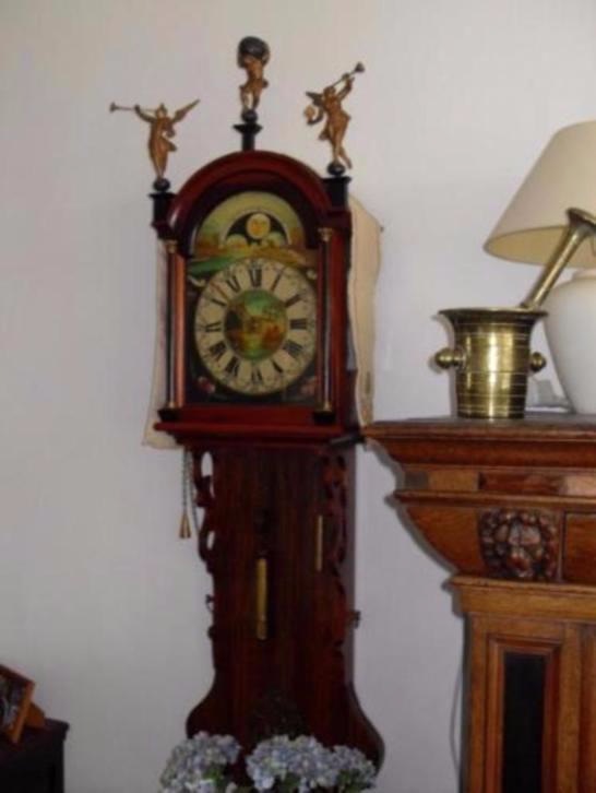 Старинные часы еще идут. Коллекция старинных часов