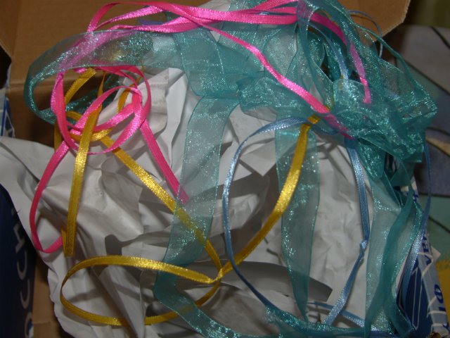 А у нас подарочки. Одежки для моей куколки (фото 2)