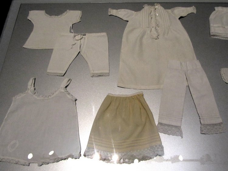 «Мода по-взрослому. Истории из кукольного гардероба» - выставка в Музее-заповеднике «Царицыно» - продолжение - детали. Часть