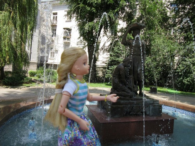 Всё я делаю с Хеленой...и диплом получаю тоже :)