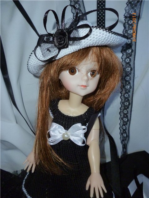 "Черно-белое кино". Одежда для кукол БЖД своими руками (фото 7)