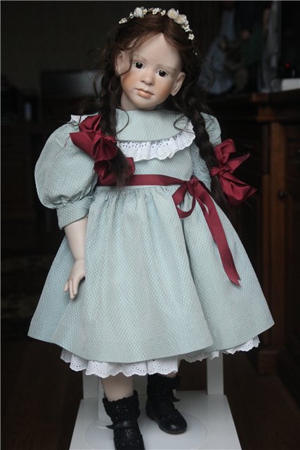 Альберта (Alberta) - фарфоровая красавица из коллекции Signature от Ruth Treffeisen, 1996 г (фото 3)