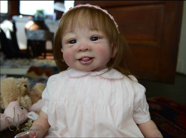 Прототип солнечная детка "Jenny" скульптор Alicia Toner