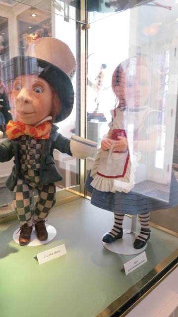 Впервые за 40 лет. День открытых дверей на кукольной фабрике R John Wright. Часть первая: Место, где рождаются куклы и