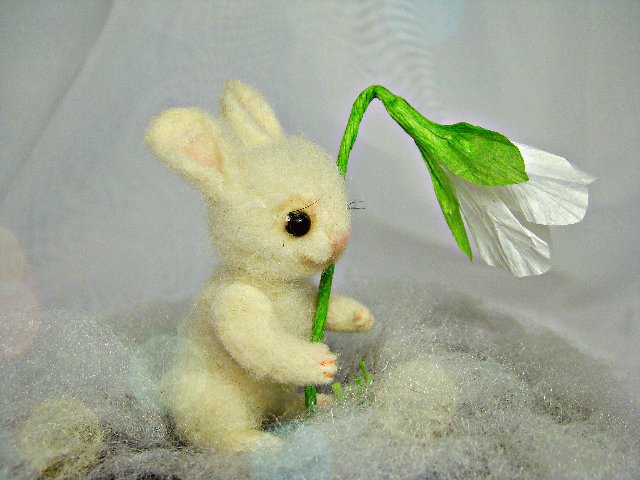 Зайка Подснежник. Авторская игрушка валянием Ольги Чернухо (фото 8)