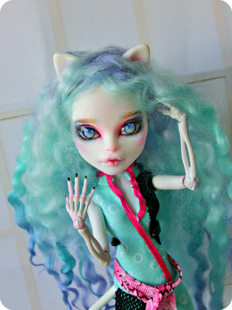 Моя призрачная кошка-скелет