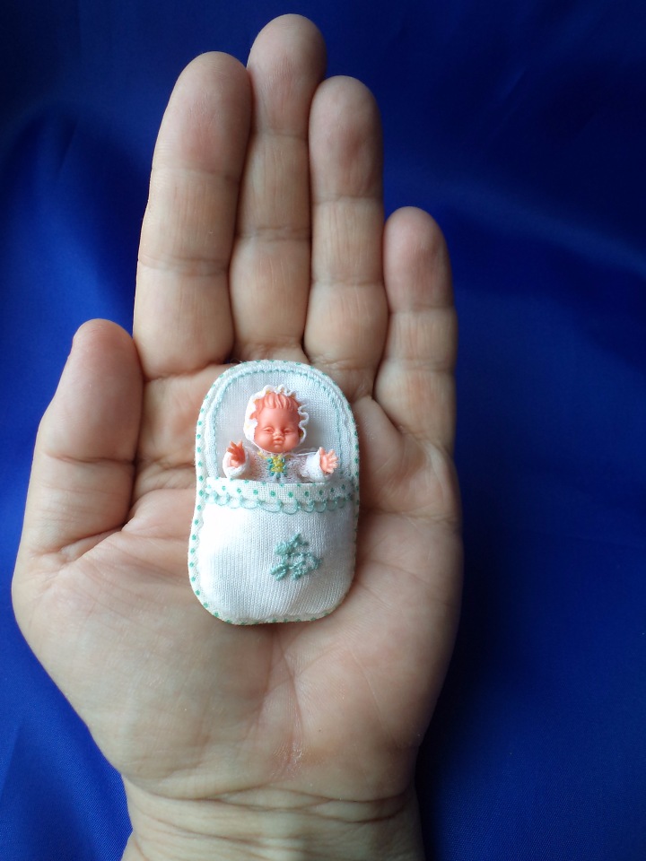 Малютки любят красивые одежки