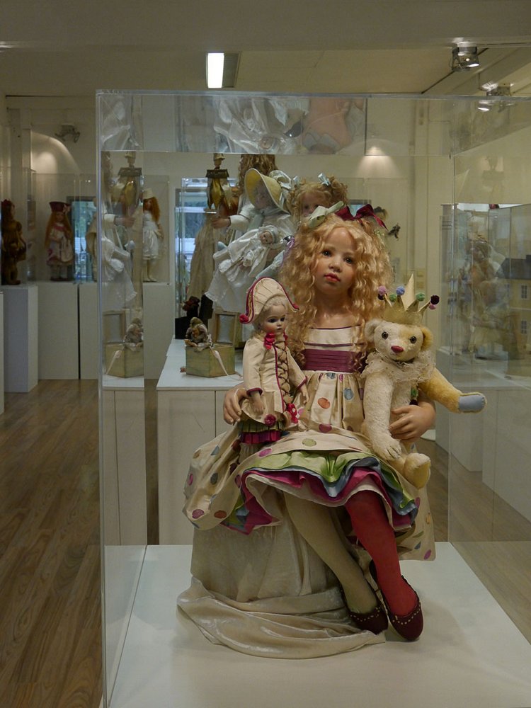 Гунзель открыла новый выставочный зал. Наслаждаемся