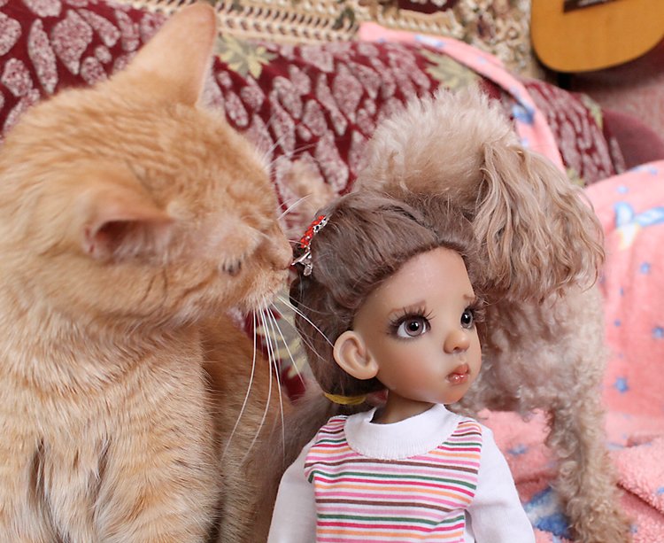 Знакомство Лолы, Kaye Wiggs