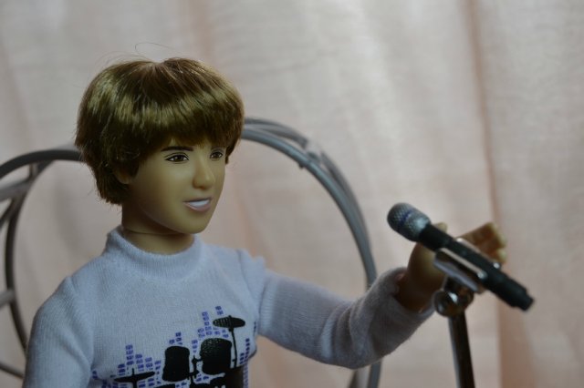 Приглашаю на концерт Джастина Бибера (шарнирная кукла Jastin Bieber) | Бэйбики Приглашаю на концерт Джастина Бибера (шарнирная кукла Jastin Bieber)