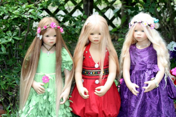 Солнечный денек в саду. Часть вторая - три подружки (фото 6)