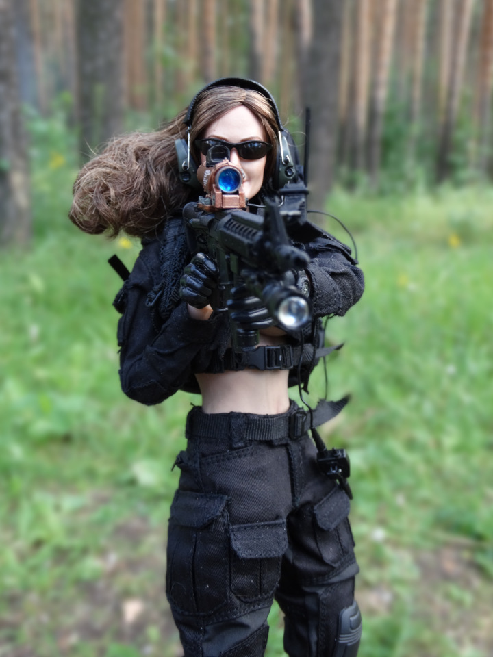 Вот какие бывают у девочек игры! Девушка-стрелок от VERYCOOL и шарнирная фигурка от figma (фото 4)