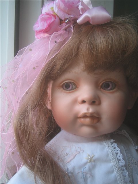 Фарфоровая Фиалочка от Файзох Спанос (Fayzah Spanos)