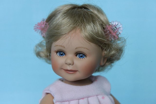 Фарфоровая кнопочка позирует на открытку! Габриела Мюллер для Мастерпис