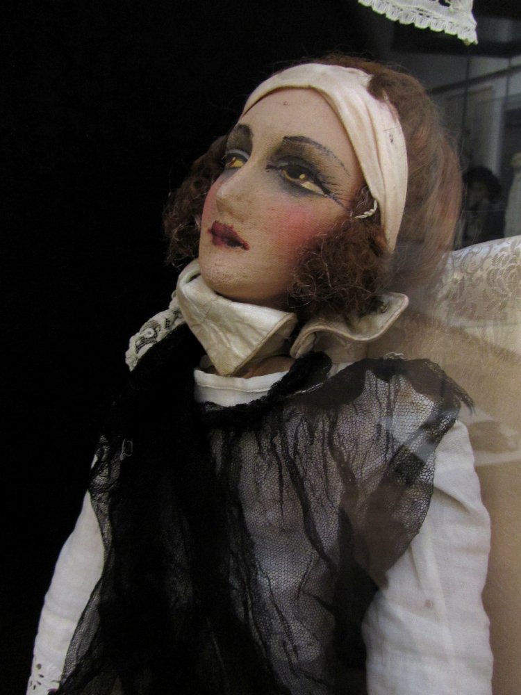 «Мода по-взрослому. Истории из кукольного гардероба» - выставка в Музее-заповеднике «Царицыно» - продолжение - 6-ой зал.