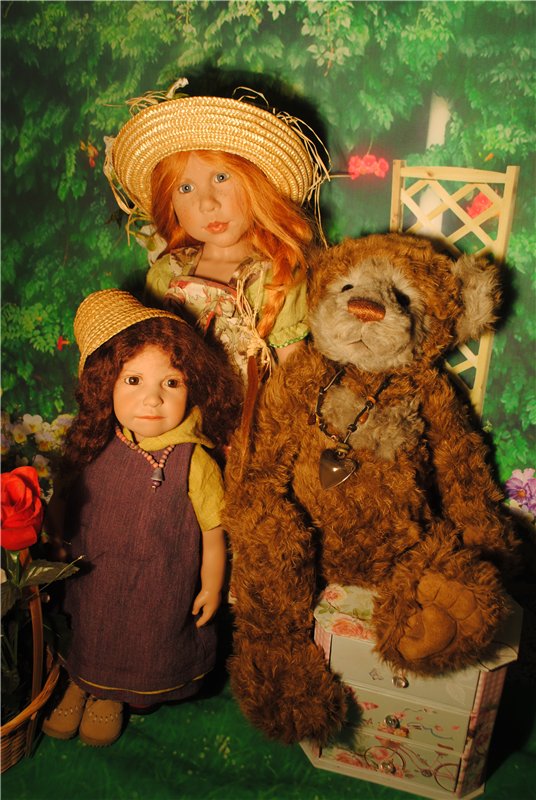 Мы купили два билета - уезжаем завтра в лето