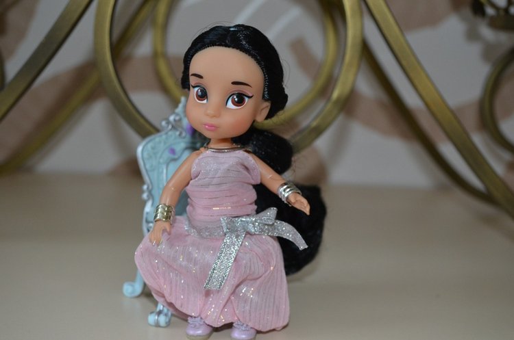 Мини дисней аниматорс Жасмин демонстрирует наряды (фото 4)