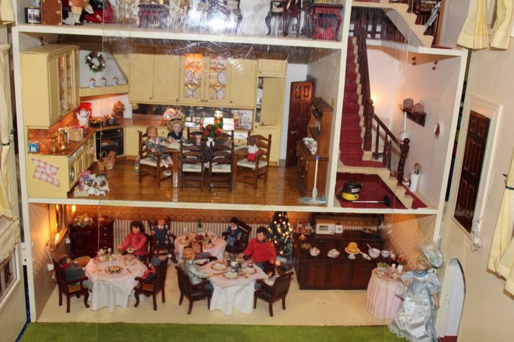 Все на выставку! Кукольные домики и миниатюра