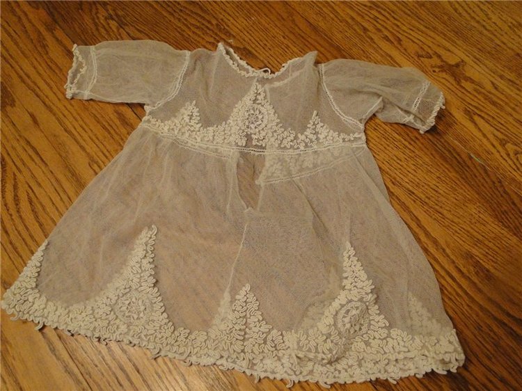 "Meine Tochter ist 6" Антикварный гардероб для карманной куколки (фото 2)