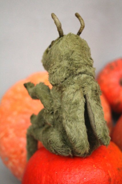 Кузнечик ВиктОр. Авторская игрушка Татьяны Матляк