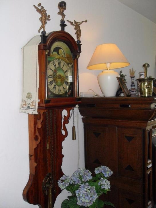 Старинные часы еще идут. Коллекция старинных часов