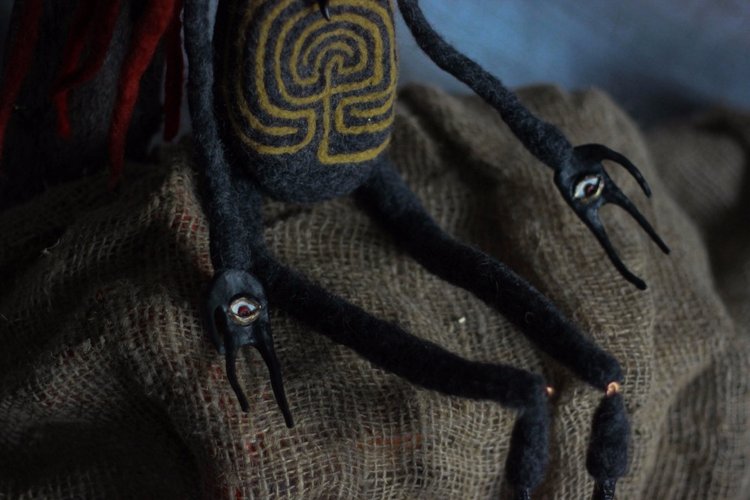 Ведающий шаман - Авторская кукла валянная из шерсти (фото 9)