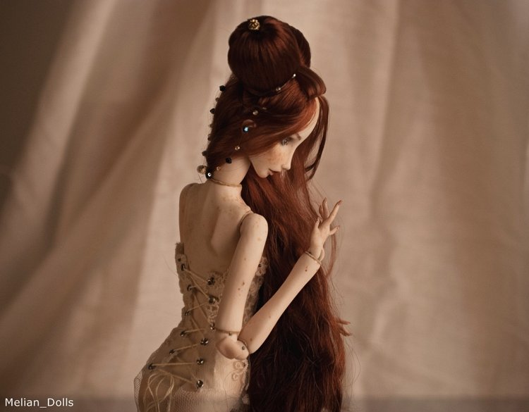 Фарфоровая шарнирная кукла Кассандра (фото 2)