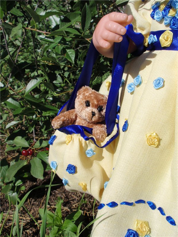 Солнечная цветочница Анюта. Эксперименты с переодеванием могут быть нескончаемы