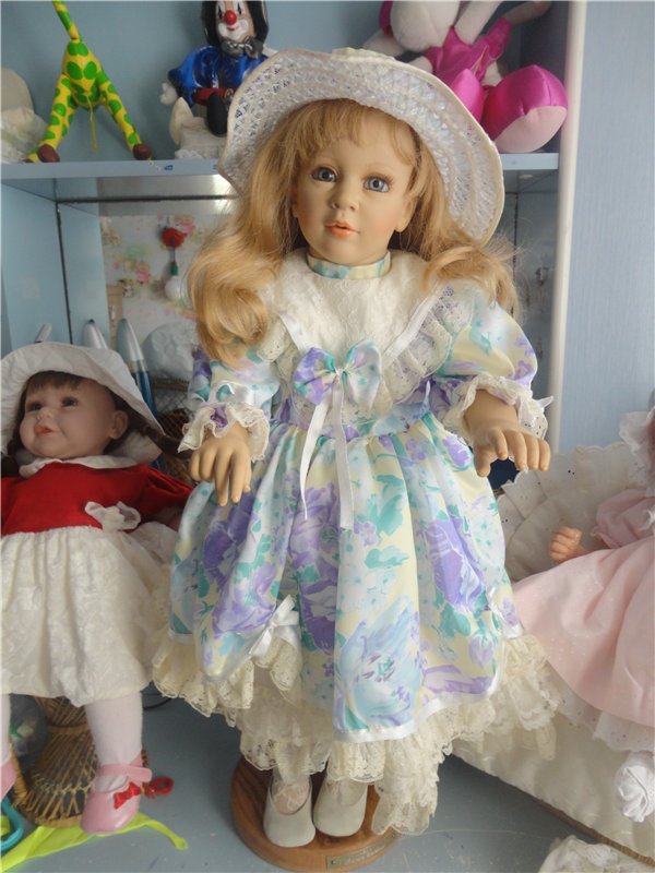 Хочу вам представить моих коллекционных кукол, которые живут в моем доме