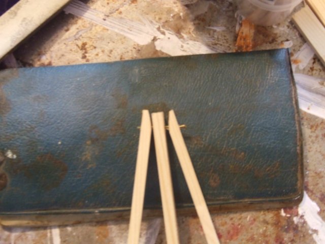 Мастер-класс "Создание мольберта и холста к нему для кукольного румбокса масштаба 1:12" (фото 9)