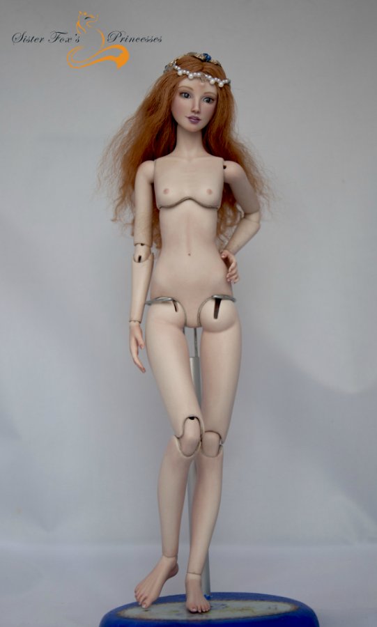 Шарнирная обнаженка и немного серебра. Фарфоровая кукла от SisterFox (фото 2)