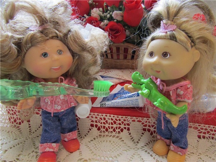 Каждый в мире знает четко - зубы надо чистить щеткой