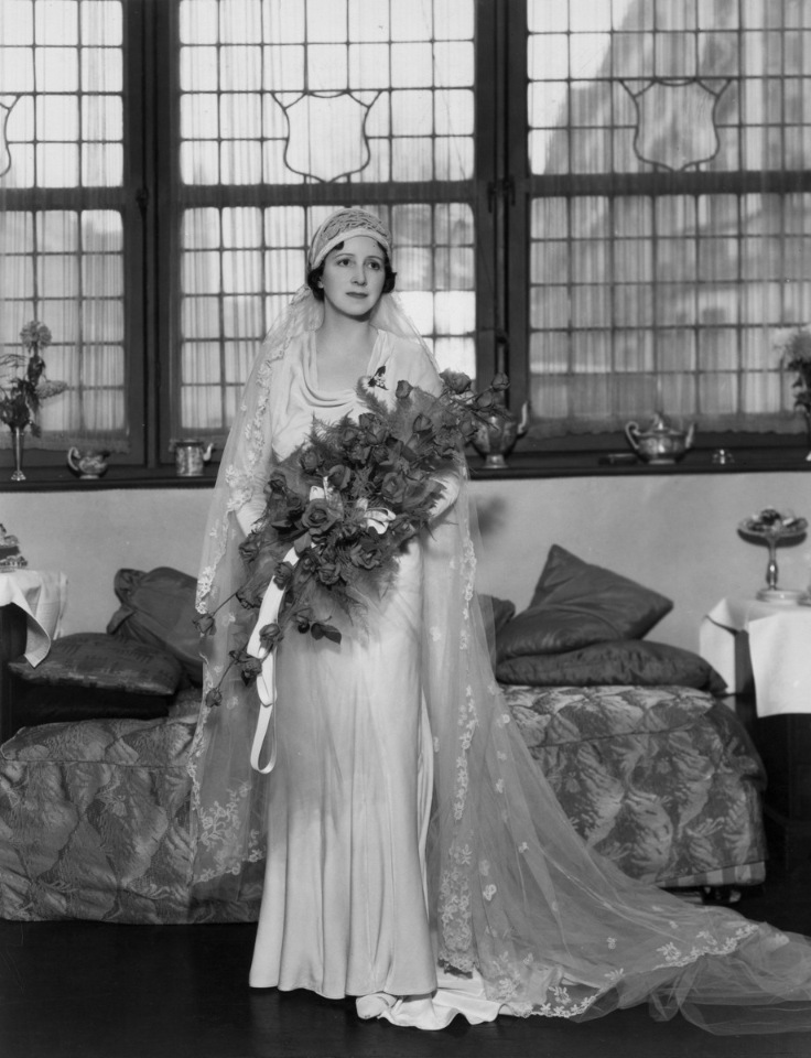 Как менялась мода на свадебные платья