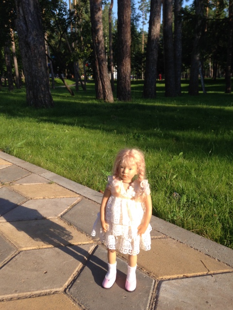 Сири в сосновом лесу. Siri mini club A. Himstedt