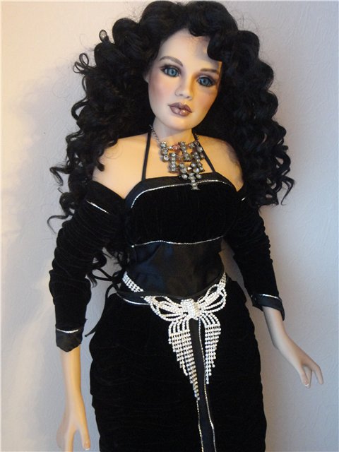 Моя черноволосая красавица Татьяна. Фарфоровая кукла (фото 6)