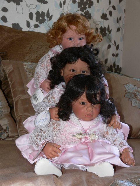 Три подружки кудряшки. Lee Middleton