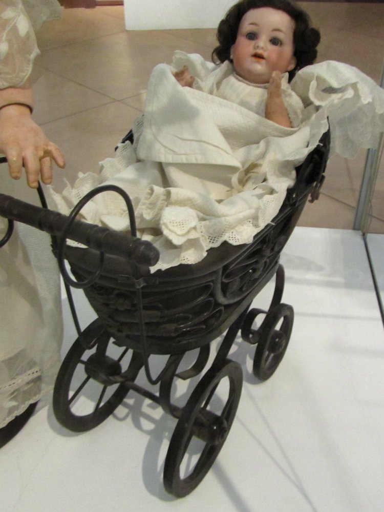 «Мода по-взрослому. Истории из кукольного гардероба» - выставка в Музее-заповеднике «Царицыно» - продолжение - 4-ый зал.