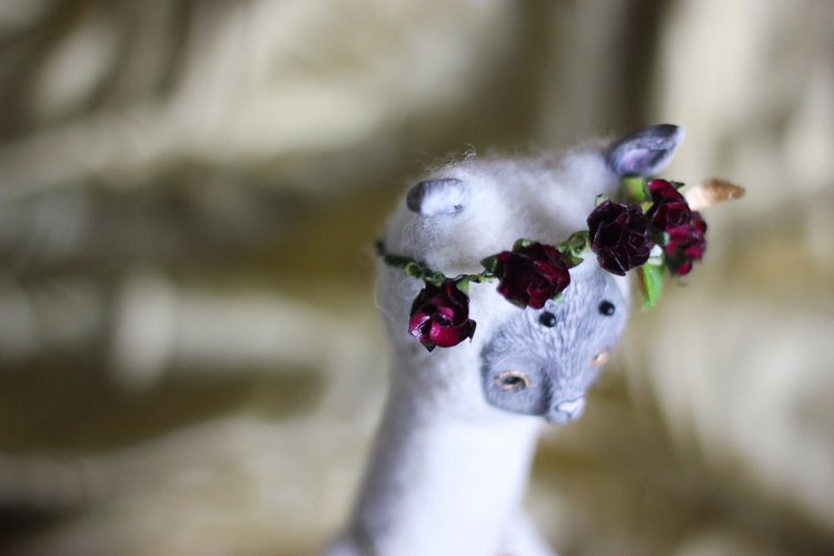 Лама в розовом венке — Авторские куклы из шерсти (валяние): сухое (фото 2)