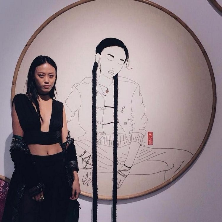 Художница и модель Шина Лиам