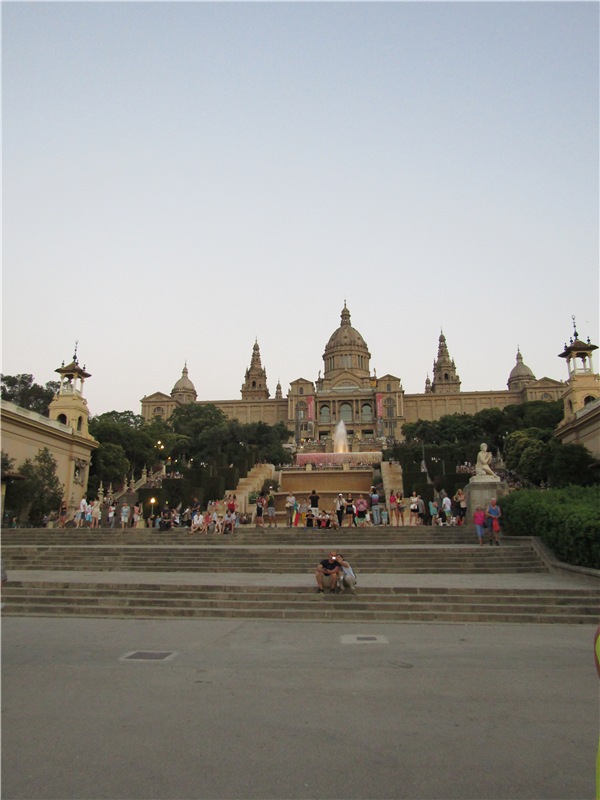 Магический фонтан Монжуика — поющая достопримечательность Барселоны