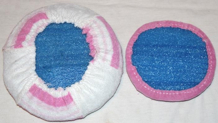 В подарок всем мастерицам сайта – идейка! Удобная, практичная, безопасная игольница – мастерим быстро. МК