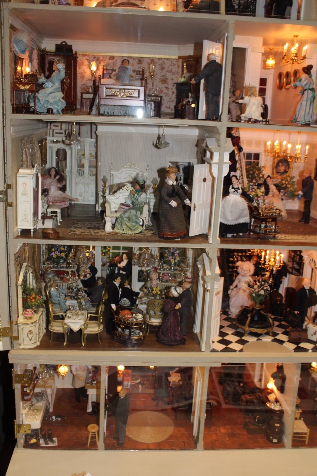 Все на выставку! Кукольные домики и миниатюра