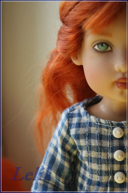 Наш диванчик, или одёжка из платков. Куколки от Helen Kish