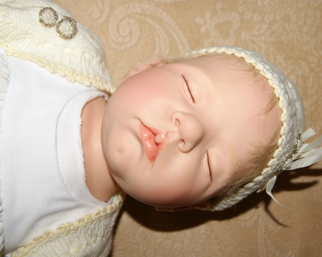 Hildegard Gunzel 2010 Resin Dolls - baby Miriam нежная булочка - сплюшечка (фото 8)